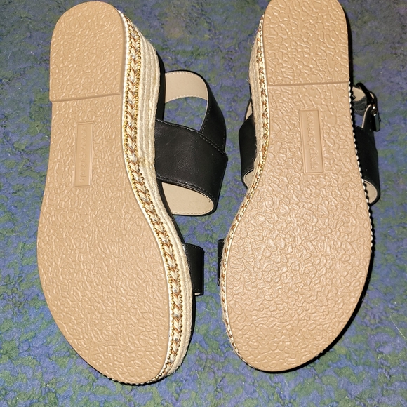 Sandals - Picture 3 of 3